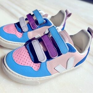Veja child size 9.5 (EU 26)